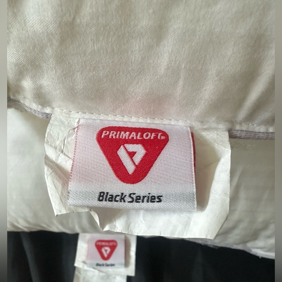 Bloomingdale’s Primaloft Black Series Queen Set - Picture 4 of 8